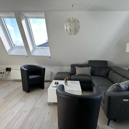 Helle, Grosszuegige Ferienwohnung Fuer 2 - 3 Personen Mit Parkplatz + E-Ladestation In Buchholz, Nordheide ブーフホルツ・イン・デア・ノートハイデ エクステリア 写真
