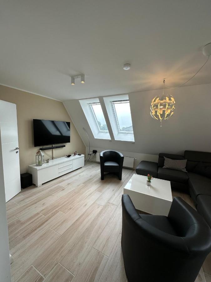 Helle, Grosszuegige Ferienwohnung Fuer 2 - 3 Personen Mit Parkplatz + E-Ladestation In Buchholz, Nordheide ブーフホルツ・イン・デア・ノートハイデ エクステリア 写真