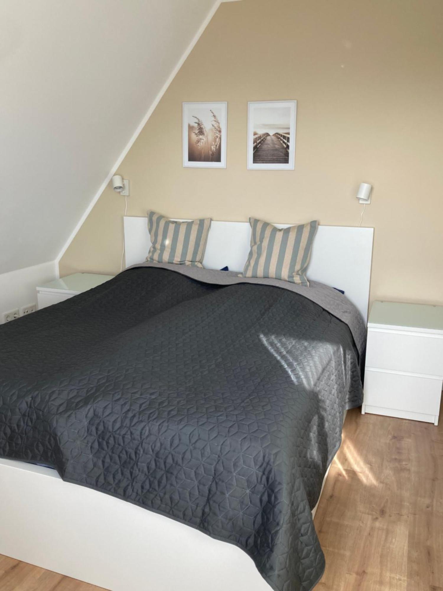 Helle, Grosszuegige Ferienwohnung Fuer 2 - 3 Personen Mit Parkplatz + E-Ladestation In Buchholz, Nordheide ブーフホルツ・イン・デア・ノートハイデ エクステリア 写真