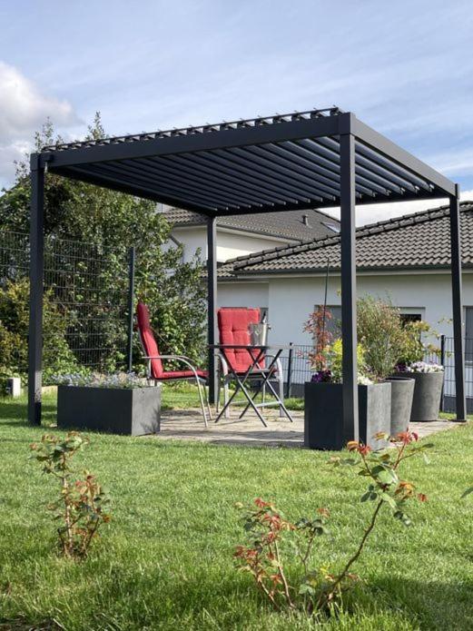 Helle, Grosszuegige Ferienwohnung Fuer 2 - 3 Personen Mit Parkplatz + E-Ladestation In Buchholz, Nordheide ブーフホルツ・イン・デア・ノートハイデ エクステリア 写真