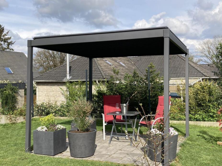 Helle, Grosszuegige Ferienwohnung Fuer 2 - 3 Personen Mit Parkplatz + E-Ladestation In Buchholz, Nordheide ブーフホルツ・イン・デア・ノートハイデ エクステリア 写真